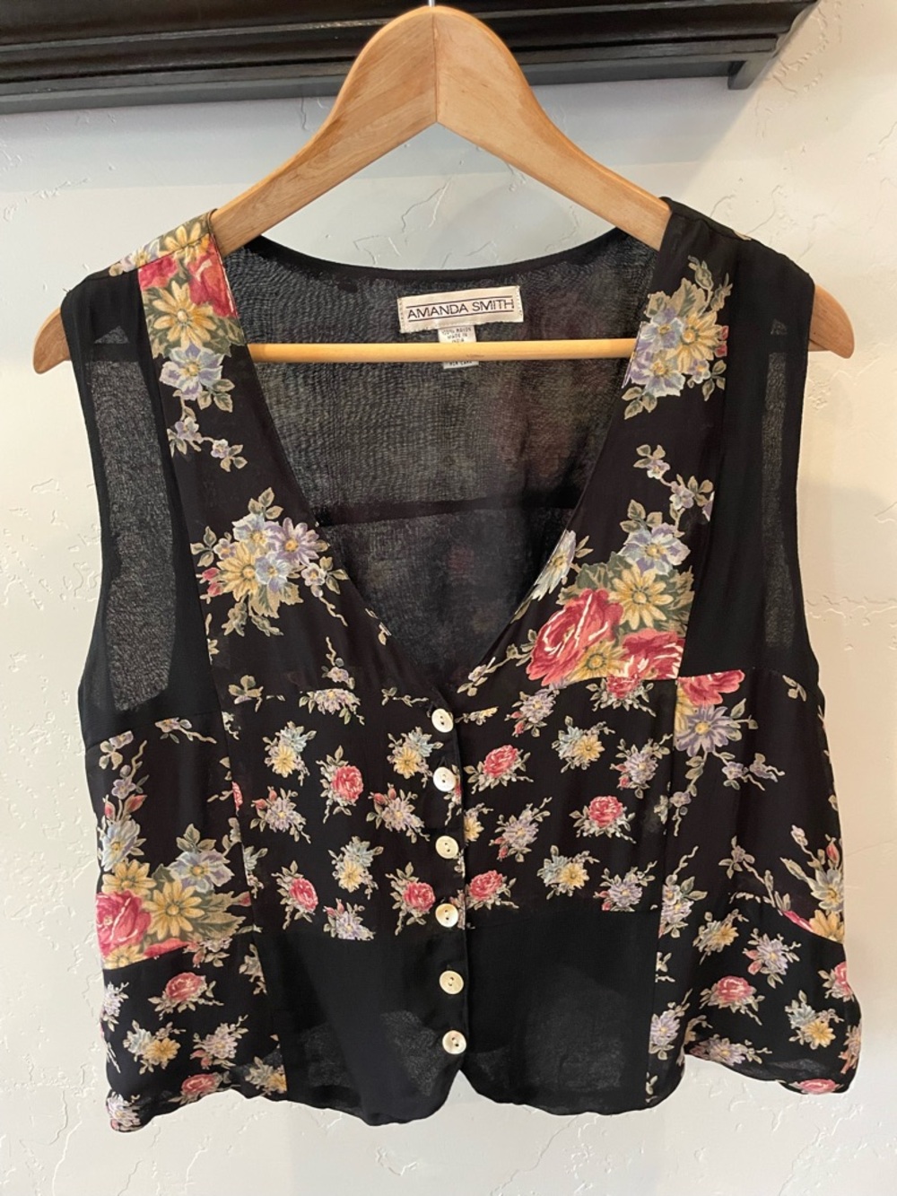 Pristine 90’s rare find!!!Amanda Smith Black Floral Button-Front Crop Top M